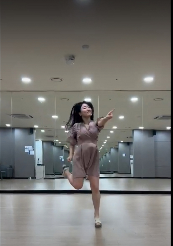 손을 찌르면서 점프!