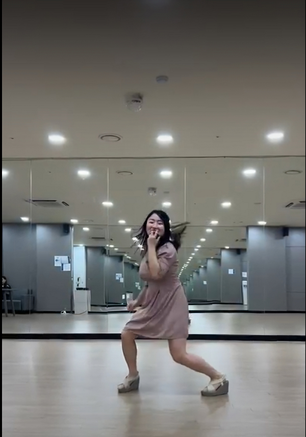 복숭아를 맛있게 먹어보자.